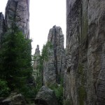 24. Uveďte jméno těchto skalních útvarů ...