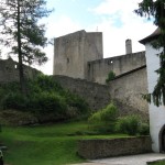 1. Uveďte jméno hradu ...